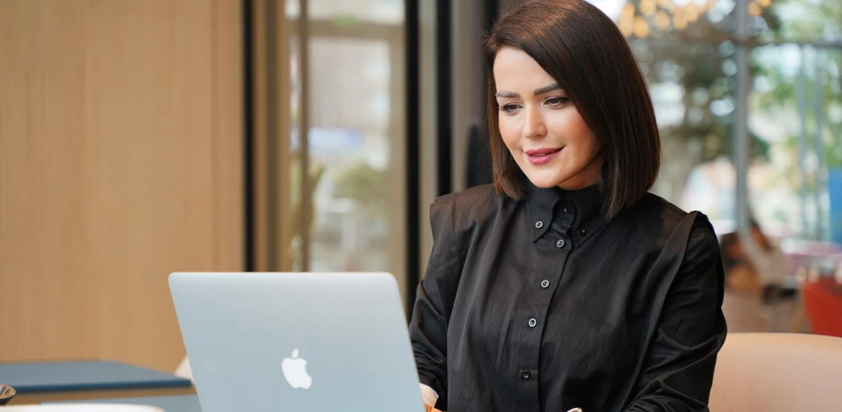 "GUZELLIĞIN NABZINI TUT; Hep Bir Adım Onde Ol"